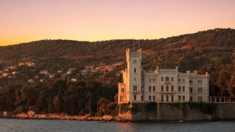 Castello di Miramare: Il Gioiello Romantico di Trieste
