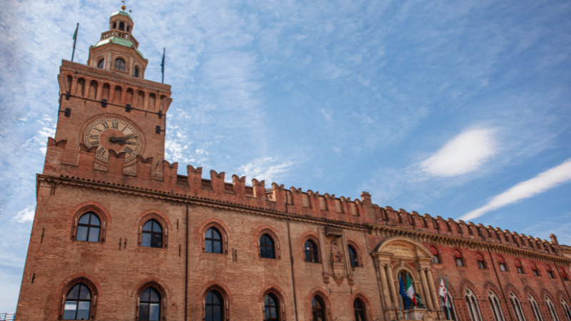 Palazzo d’Accursio e Torre dell’Orologio a Bologna: storia, visita e biglietti